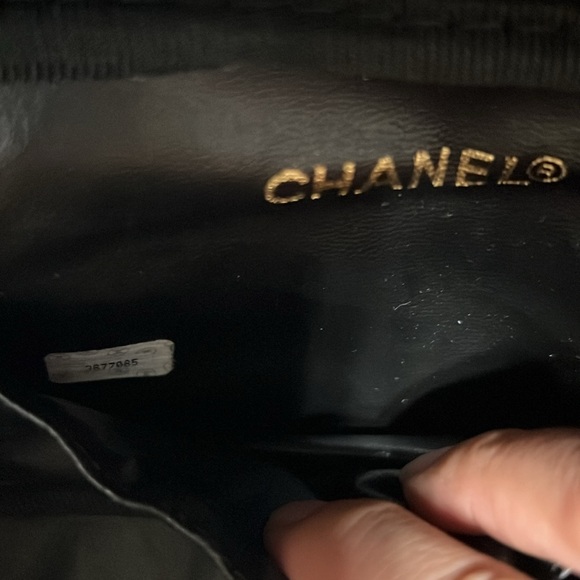🚨 SOLD 🚨 🖤💛 EXCELLENT CONDITION CHANEL CC Logo Caviar Cosmetics Vanity Hand Bag - Picture 8 of 8